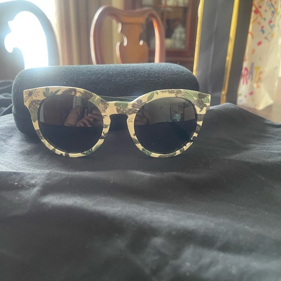 Tory Burch Floral Sunglasses - - Picture 2 of 6